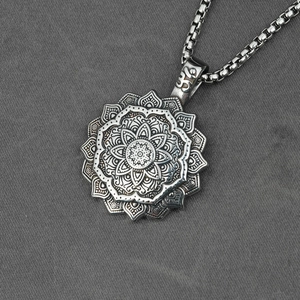 Collana con ciondolo a fiore mandala vintage in acciaio inossidabile con catena a scatola