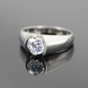 Classic silver-toned titanium steel ring for men with a brilliant round solitaire diamond