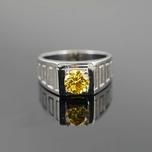 Bague classique pour homme en acier titane avec une grande pierre jaune ronde sertie