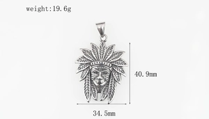 Vue détaillée de la taille du pendentif Chef Indien Maya en acier inoxydable argenté