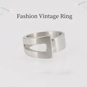 Bague en Acier Titane Rétro pour Hommes Femmes Métal Brossé Minimaliste Design de Boucle Creuse Géométrique Bijoux Punk Style Industriel