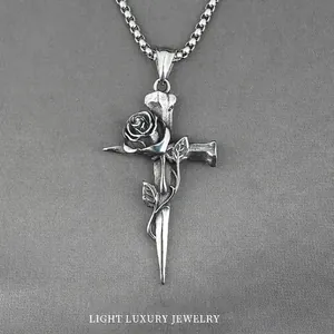 Uomo Collana con Ciondolo a Croce di Rosa Gotica Vintage Acciaio al Titanio Argento Antico Croce a Chiodo Gioielli Punk Streetwear