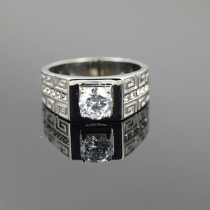 Classic silver titanium steel ring with Greek key pattern and central brilliant-cut diamond