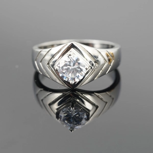 Classic silver titanium steel men ring with square cut gemstone and V-shaped engraving