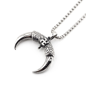 Collier rétro en acier inoxydable avec pendentif roue et motifs vintage complexes