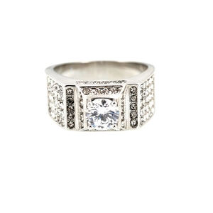 Bague classique en acier titane avec une grande pierre centrale ronde et pavé de diamants