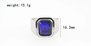 Vista macro detallada que muestra el peso de 15,1g y la altura de 16,2mm del anillo azul