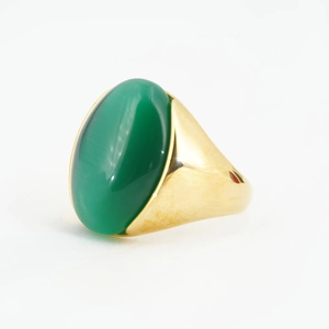 Anello largo vintage placcato oro in acciaio con una grande pietra verde occhio di gatto