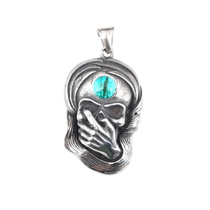 Pendentif tête de mort vintage avec œil maléfique vert et design punk gothique