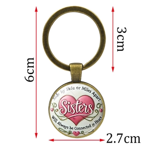 Porte-clés sœurs en alliage bronze avec dimensions détaillées et design de cœur rose
