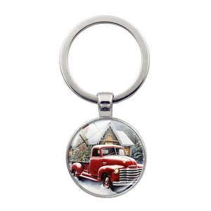 Porte-clés de Noël avec camion rouge et sapin sur anneau en métal argenté brillant et poli