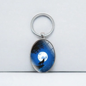 Howling wolf moon pendant keychain with silver metal ring for car bags and accessories