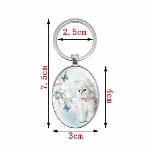 Porte-clés en métal poli avec pendentif chat ovale, fleurs bleues et dimensions