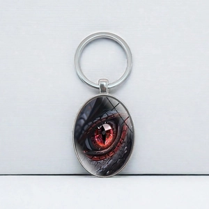 Portachiavi ovale in metallo argento con ciondolo realistico occhio di drago rosso