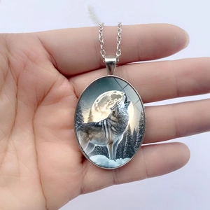 Vintage oval howling wolf moon pendant necklace with silver chain for women