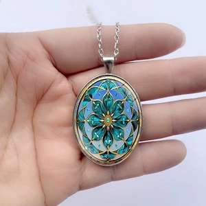 Böhmische silberne Halskette mit ovalem Anhänger und blaugrünem Mandala-Muster-Design