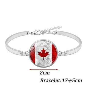 Detail view of Canada flag glass gem bracelet with 2cm pendant and 17+5cm chain size
