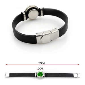 Detail view of black leather four-leaf clover bracelet with size marks 20cm and 2cm