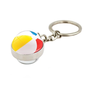 Vue détaillée du porte-clés argenté avec pendentif en verre de ballon de plage coloré