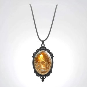 Collier avec pendentif ovale de la nativité, cordon en cuir noir et relief religieux