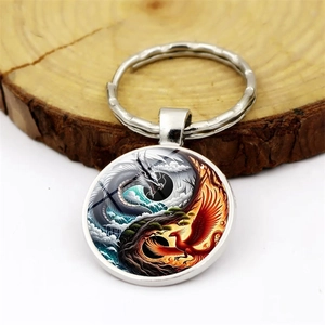 Porte-clés Yin Yang Dragon Phénix en alliage de zinc sur un socle en bois de style zen
