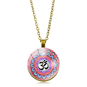 Collier mandala vintage en cuivre avec pendentif dôme en verre symbole Om pour femme