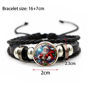 Vista detallada de la pulsera multicapa de cuero con dije de Papá Noel y dimensiones
