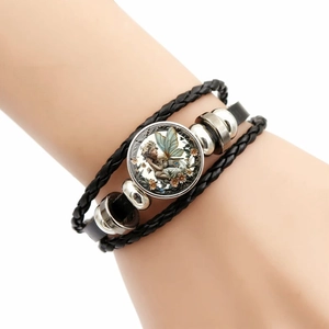 Vintage mehrlagiges Lederarmband mit Engel-Fee-Edelsteinanhänger und Perlendetails