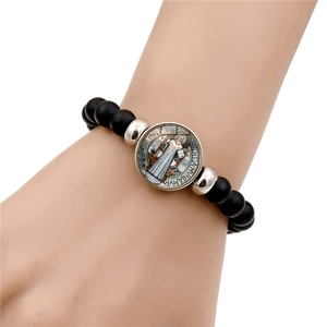 Bracciale San Benedetto con perle nere opache e medaglia religiosa per uomo e donna