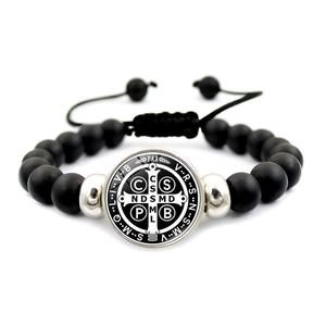 Bracciale Medaglia San Benedetto con perle nere opache e cordino intrecciato regolabile