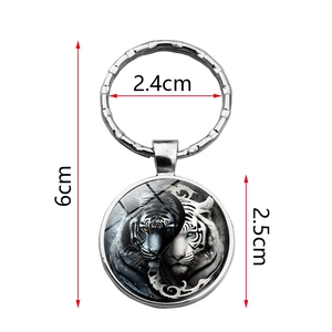 Porte-clés Yin Yang Tigre en métal avec dimensions détaillées de l'anneau et du pendentif