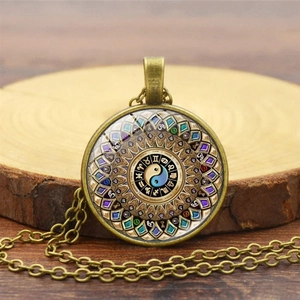 Collier pendentif Mandala Zodiaque en verre bronze avec symbole Yin Yang et astrologie