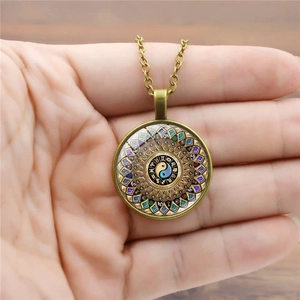 Collier mandala vintage en bronze avec pendentif cabochon en verre yin yang et zodiaque