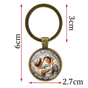 Porte-clés infirmière en bronze avec citation inspirante et illustration vintage
