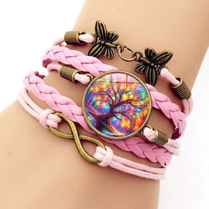 Bracelet multi-rangs en cuir rose avec arbre de vie, papillon et symbole infini