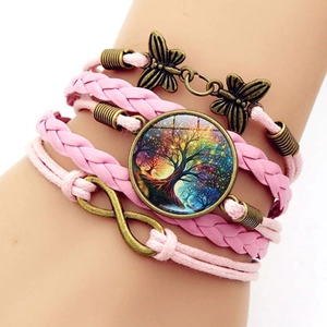 Bracelet multicouche en cuir rose avec arbre de vie, symbole infini et papillons