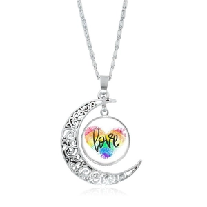 Collana con ciondolo a luna cava in argento e gemma di vetro con cuore arcobaleno