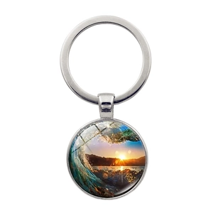 Porte-clés en argent poli avec pendentif rond en verre représentant un coucher de soleil