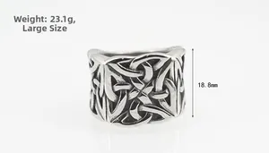Vue détaillée d'une bague punk tressée rétro, poids 23,1g et hauteur de 18,8mm