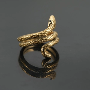 Anello a serpente dorato retrò da uomo con scaglie dettagliate e occhi in pietra nera