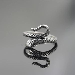 Retro punk snake ring in oxidized stainless steel with detailed scale textures