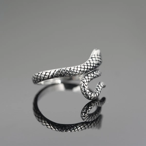 Vintage punk snake ring in stainless steel with detailed scales and an open adjustable design
