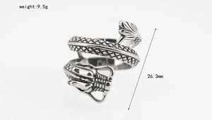 Detail view of vintage punk dragon ring with dimensions 26.3mm and weight 9.5g