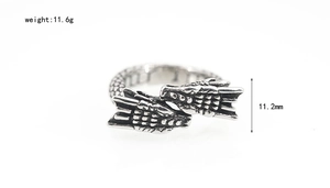 Detailed view of vintage dragon ring with measurements of 11.6g weight and 11.2mm height