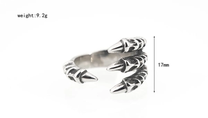 Macro shot of vintage dragon claw ring showing detailed 17mm height and 9.2g weight
