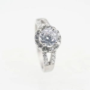 Unisex titanium steel ring with round brilliant diamond pavé and sparkling halo design