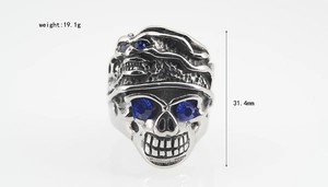 Punk style skull ring with blue gem eyes, weighing 19.1g and 31.4mm in height