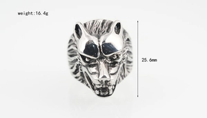 Detail view of vintage wolf head ring with dimensions showing 16.4g weight and 25.6mm height