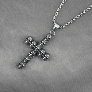 Collier pendentif croix à crânes gothiques en acier inoxydable pour hommes style rétro