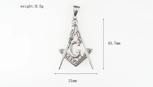 Macro shot of a silver Freemason G-pendant with exact size and weight specifications